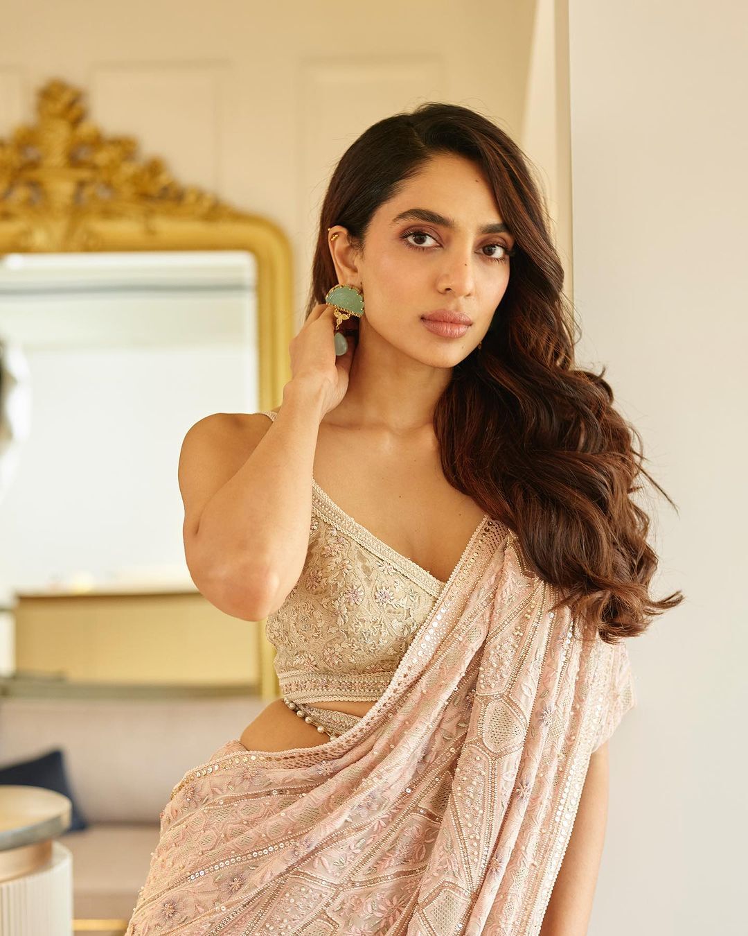 Sobhita Dhulipala: అందాలతో రెచ్చిపోయిన శోభితా.. ఆ హొయలు చూస్తే మతి పోవాల్సిందే!