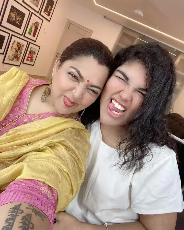 Viral Pictures Of Kushboo With Her Lovely Daughters