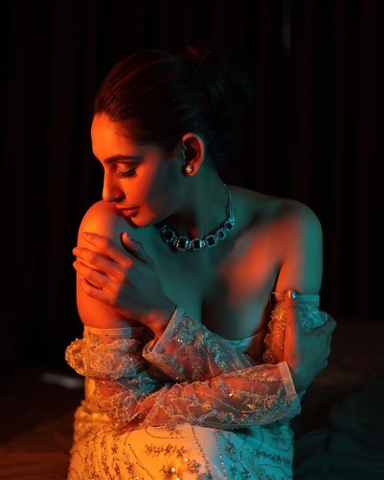 Ragini Dwivedi: ಸ್ಟ್ರಾಪ್‌ಲೆಸ್ ಡ್ರೆಸ್‌ನಲ್ಲಿ ತುಪ್ಪದ ಬೆಡಗಿ ರಾಗಿಣಿ ದ್ವಿವೇದಿ