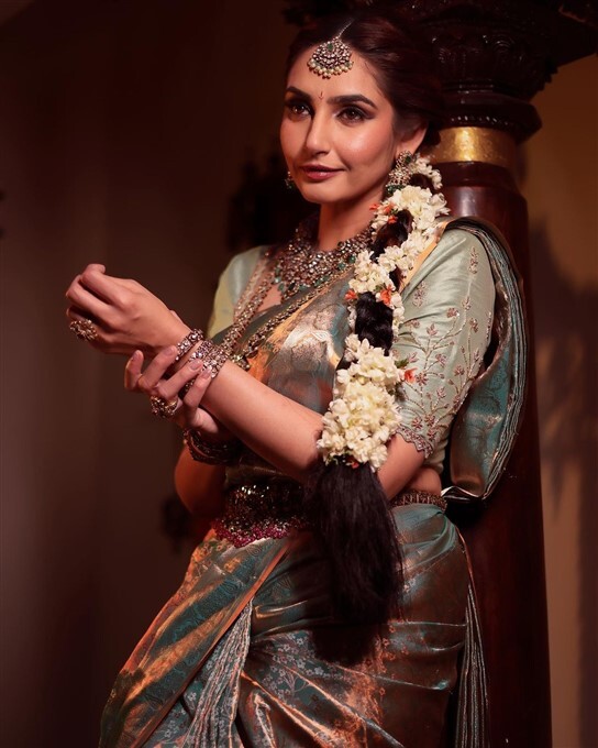 Ragini Dwivedi: ಸ್ಟ್ರಾಪ್‌ಲೆಸ್ ಡ್ರೆಸ್‌ನಲ್ಲಿ ತುಪ್ಪದ ಬೆಡಗಿ ರಾಗಿಣಿ ದ್ವಿವೇದಿ