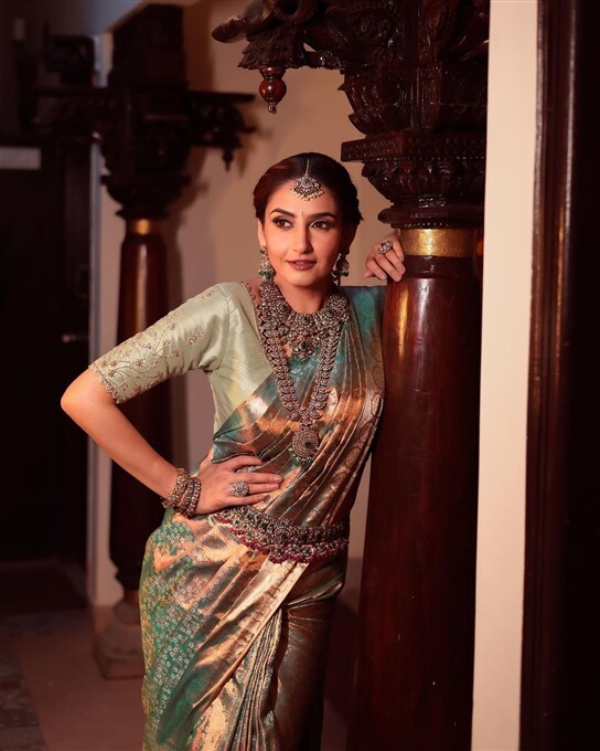 Ragini Dwivedi: ಸ್ಟ್ರಾಪ್‌ಲೆಸ್ ಡ್ರೆಸ್‌ನಲ್ಲಿ ತುಪ್ಪದ ಬೆಡಗಿ ರಾಗಿಣಿ ದ್ವಿವೇದಿ