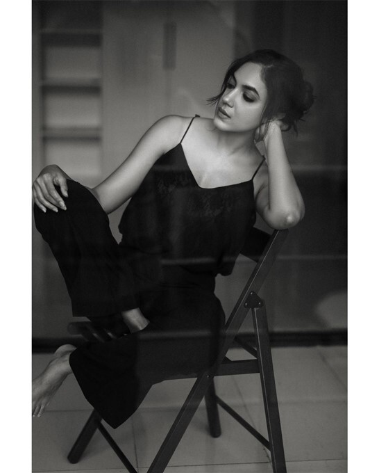 Ritu Varma : ಬ್ಲ್ಯಾಕ್ ಸ್ಲೀವ್‌ಲೆಸ್ ಡ್ರೆಸ್‌ನಲ್ಲಿ ಪಡ್ಡೆಹುಡುಗರ ಮನಕದ್ದ ನಟಿ ರಿತು ವರ್ಮಾ