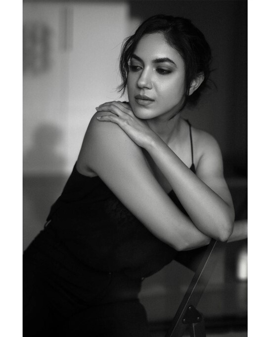 Ritu Varma : ಬ್ಲ್ಯಾಕ್ ಸ್ಲೀವ್‌ಲೆಸ್ ಡ್ರೆಸ್‌ನಲ್ಲಿ ಪಡ್ಡೆಹುಡುಗರ ಮನಕದ್ದ ನಟಿ ರಿತು ವರ್ಮಾ