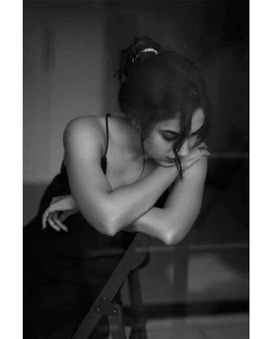 Ritu Varma : ಬ್ಲ್ಯಾಕ್ ಸ್ಲೀವ್‌ಲೆಸ್ ಡ್ರೆಸ್‌ನಲ್ಲಿ ಪಡ್ಡೆಹುಡುಗರ ಮನಕದ್ದ ನಟಿ ರಿತು ವರ್ಮಾ