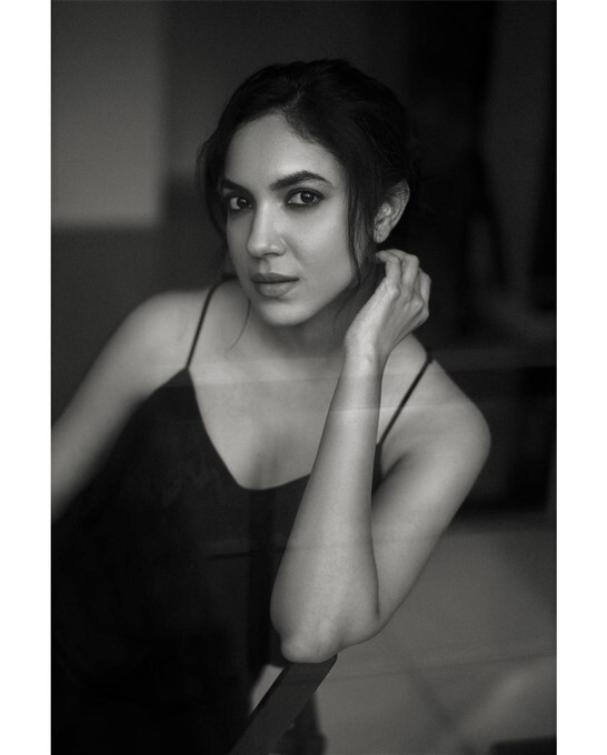 Ritu Varma : ಬ್ಲ್ಯಾಕ್ ಸ್ಲೀವ್‌ಲೆಸ್ ಡ್ರೆಸ್‌ನಲ್ಲಿ ಪಡ್ಡೆಹುಡುಗರ ಮನಕದ್ದ ನಟಿ ರಿತು ವರ್ಮಾ