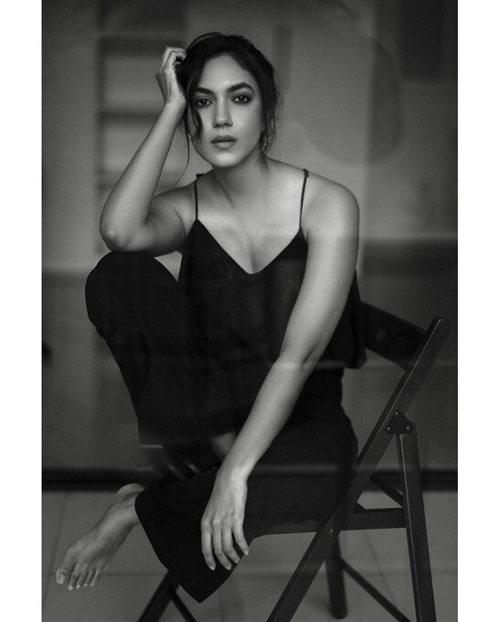 Ritu Varma : ಬ್ಲ್ಯಾಕ್ ಸ್ಲೀವ್‌ಲೆಸ್ ಡ್ರೆಸ್‌ನಲ್ಲಿ ಪಡ್ಡೆಹುಡುಗರ ಮನಕದ್ದ ನಟಿ ರಿತು ವರ್ಮಾ