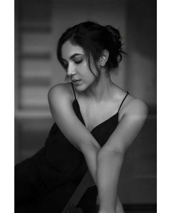 Ritu Varma : ಬ್ಲ್ಯಾಕ್ ಸ್ಲೀವ್‌ಲೆಸ್ ಡ್ರೆಸ್‌ನಲ್ಲಿ ಪಡ್ಡೆಹುಡುಗರ ಮನಕದ್ದ ನಟಿ ರಿತು ವರ್ಮಾ