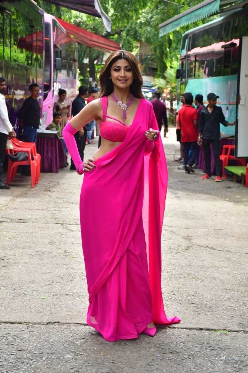 ಗುಲಾಬಿ ಬಣ್ಣದ ಸೀರೆಯಲ್ಲಿ ಶಿಲ್ಪಾ ಶೆಟ್ಟಿ ಹಾಟ್ ಚಿತ್ರಗಳು