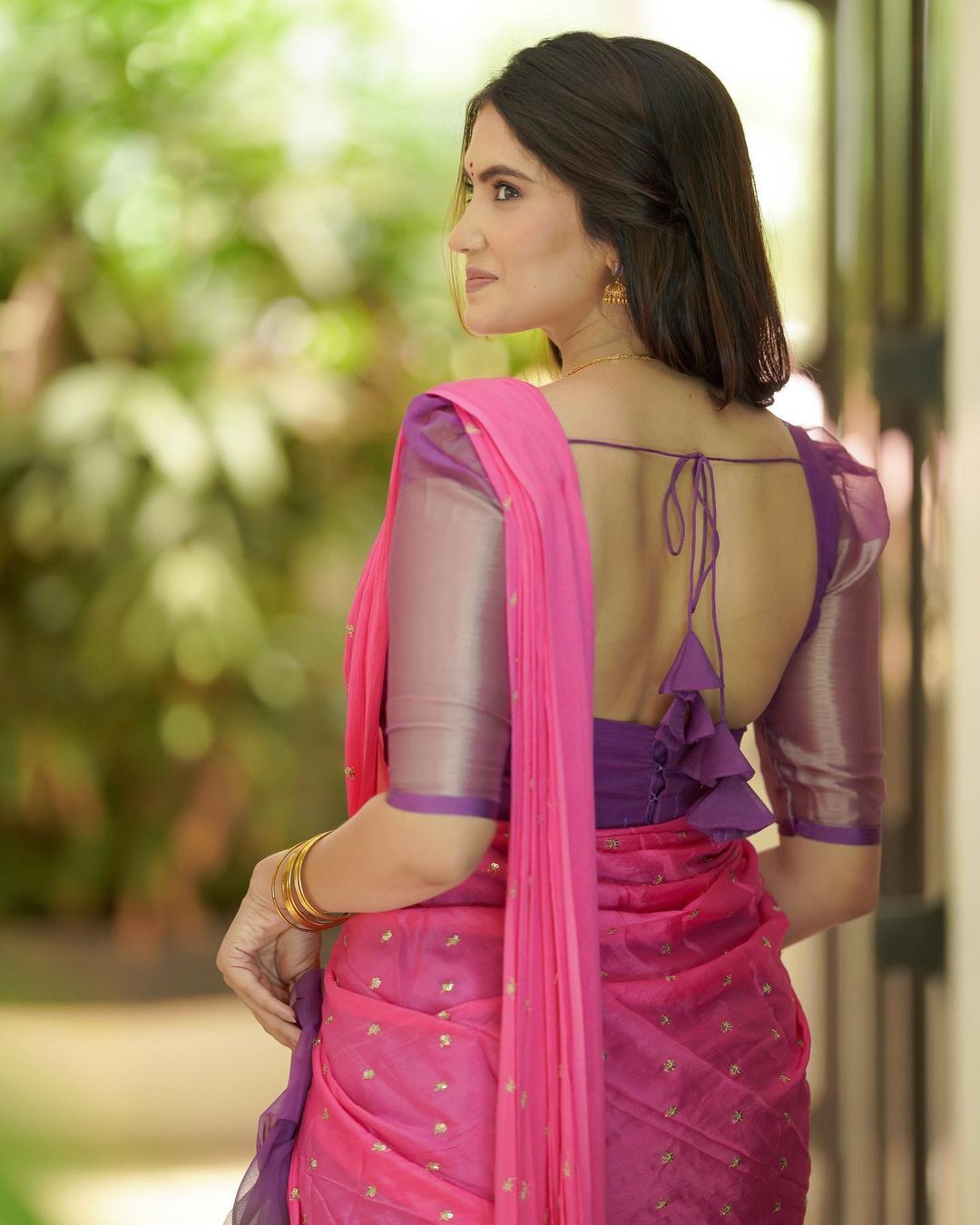 Ayraa Photos: Find Latest HD Images, Pictures, Stills & Pics - Filmibeat