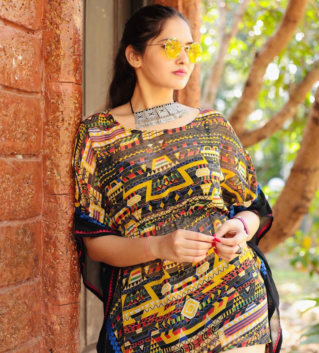 Ayraa Photos: Find Latest HD Images, Pictures, Stills & Pics - Filmibeat