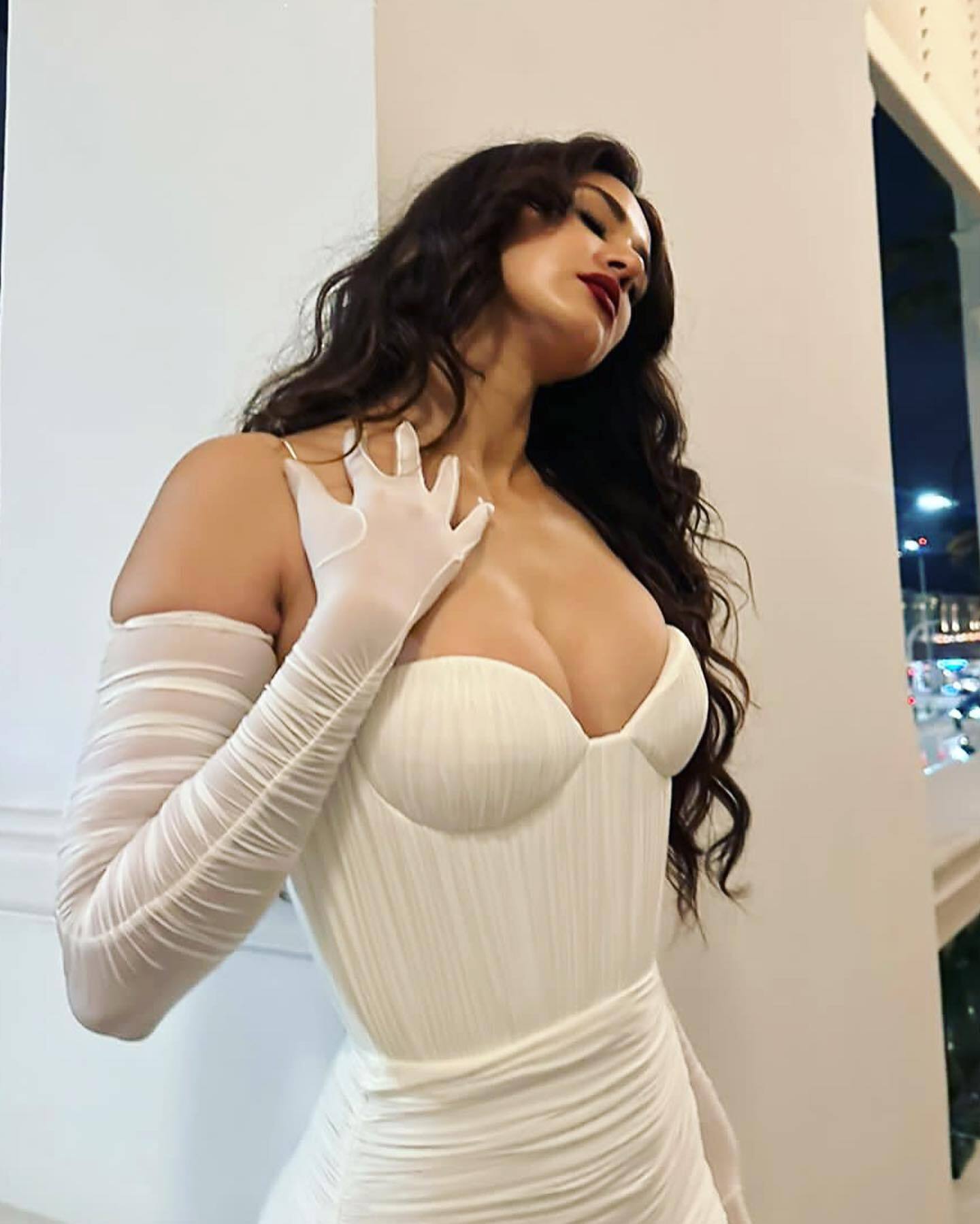 Disha Patani: భారీ అందాలు బయటపెట్టిన దిశా.. బట్టలు ఉన్నా లేనట్లే చూపిస్తుందిగా!