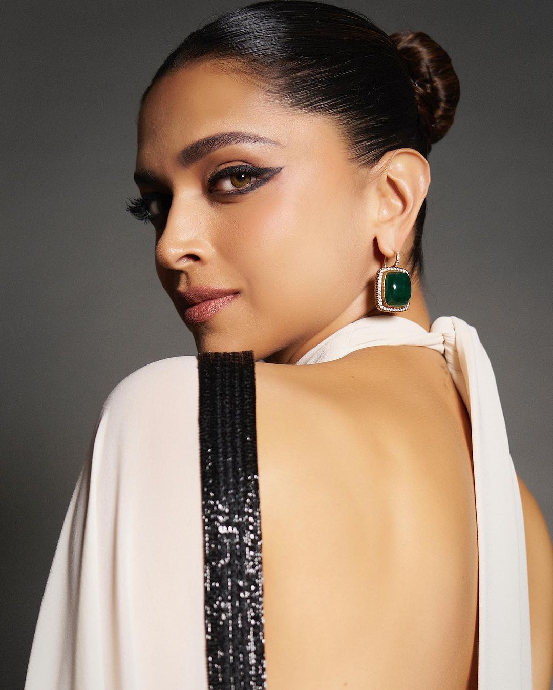 Deepika Padukone Stuns In Black And White Saree At Jawan Success Press Deepika Padukone Stuns In Black White Saree At Jawan Success Press Conference 169484577300