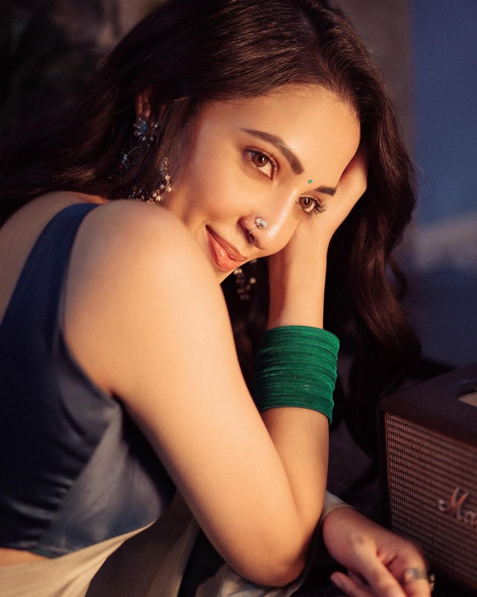 Neha Shetty: లేత అందాలతో డీజే టిల్లు బ్యూటీ షో.. ఘాటు యాంగిల్స్‌తో కవ్వించేలా!