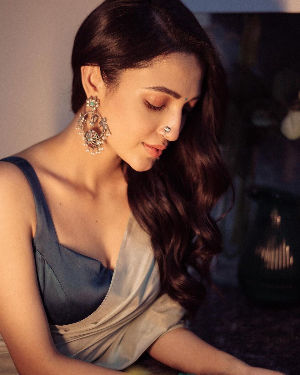Neha Shetty: లేత అందాలతో డీజే టిల్లు బ్యూటీ షో.. ఘాటు యాంగిల్స్‌తో కవ్వించేలా!