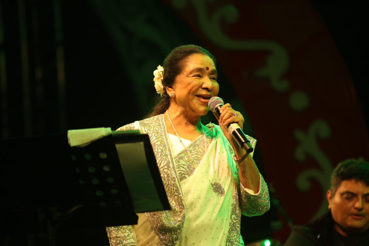 Happy Birthday Asha Bhosle: Queen of Melody turns 90, Take a Look At
