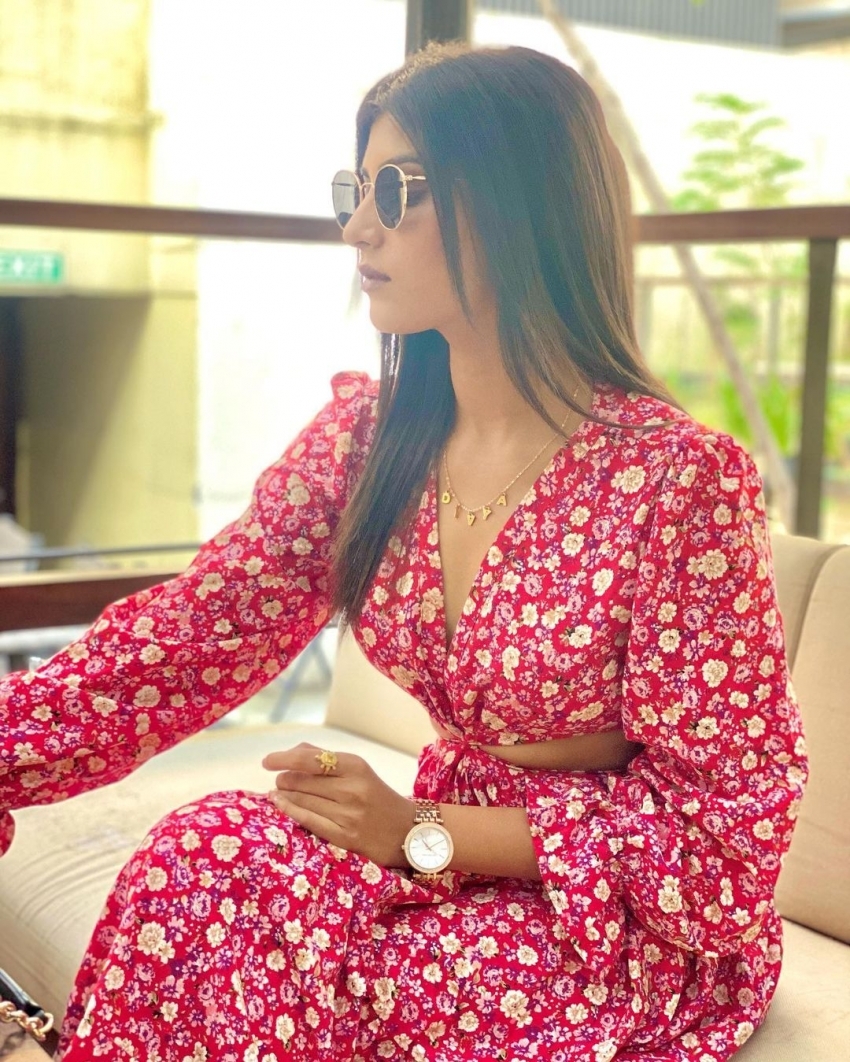 'ತ್ರಿಪುರ ಸುಂದರಿ' ದಿವ್ಯಾ ಸುರೇಶ್ ಗ್ಲಾಮರ್‌ಗೂ ಸೈ ಟ್ರೆಡಿಷನಲ್‌ ಲುಕ್‌ಗೂ ಜೈ 