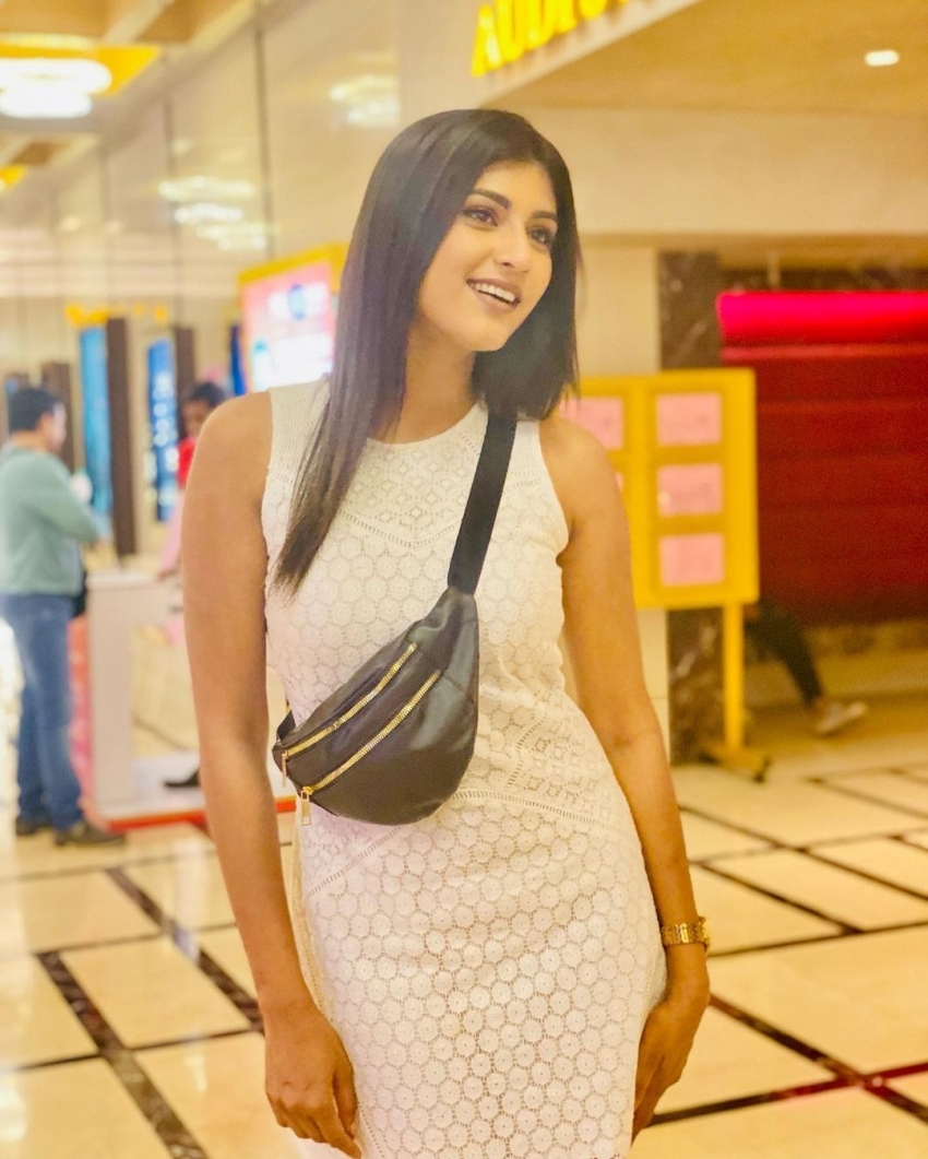 'ತ್ರಿಪುರ ಸುಂದರಿ' ದಿವ್ಯಾ ಸುರೇಶ್ ಗ್ಲಾಮರ್‌ಗೂ ಸೈ ಟ್ರೆಡಿಷನಲ್‌ ಲುಕ್‌ಗೂ ಜೈ 