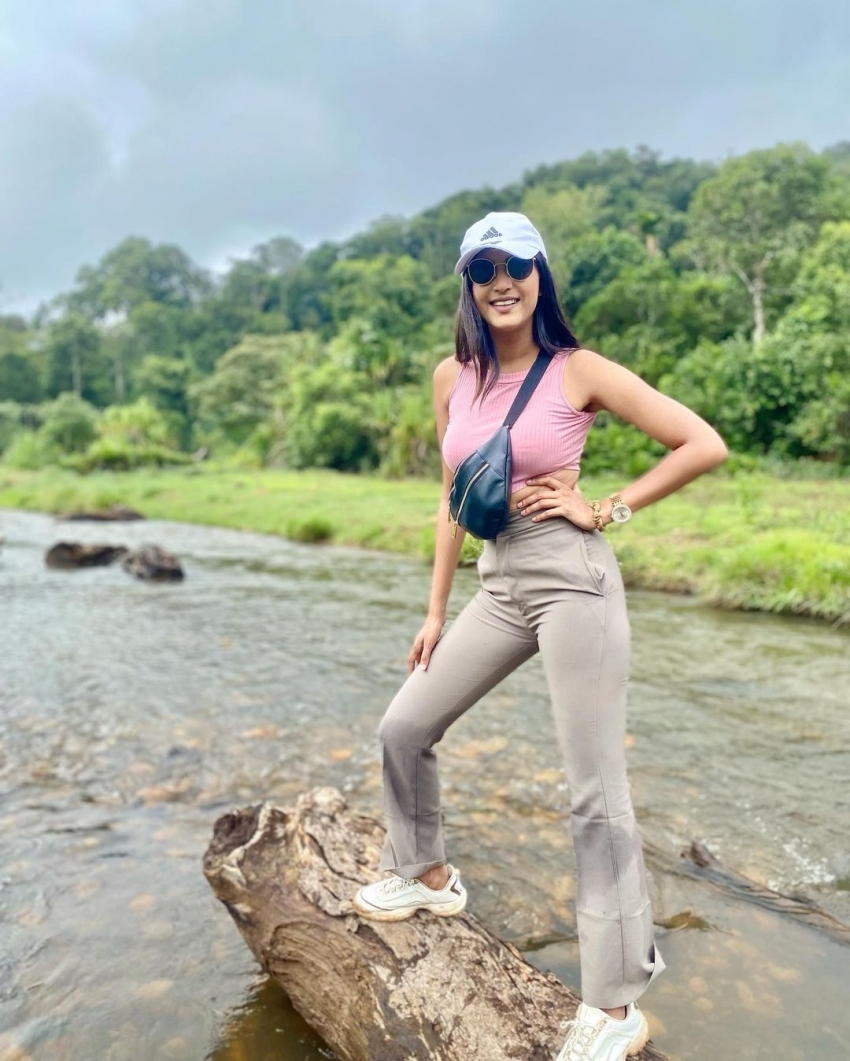 'ತ್ರಿಪುರ ಸುಂದರಿ' ದಿವ್ಯಾ ಸುರೇಶ್ ಗ್ಲಾಮರ್‌ಗೂ ಸೈ ಟ್ರೆಡಿಷನಲ್‌ ಲುಕ್‌ಗೂ ಜೈ 