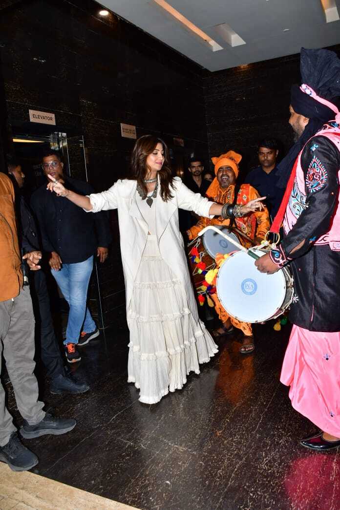 Shilpa Shetty Shines in All-White Ensemble at 'Sukhee' Trailer Launch, Grooves to Dhol Beats