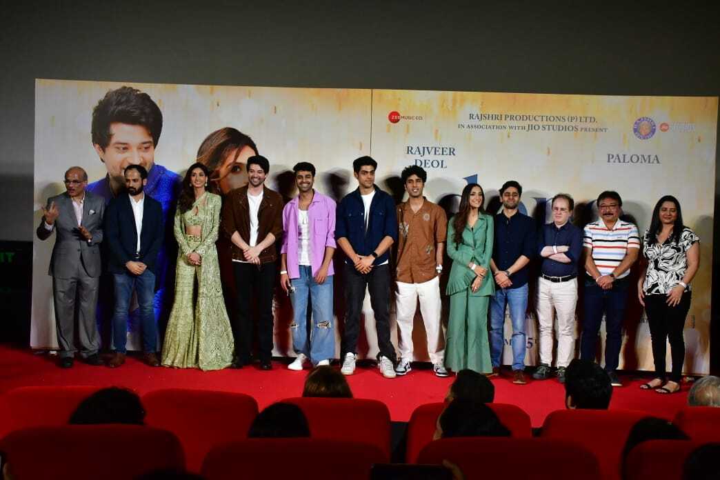 Sunny Deol, Rajveer Deol, Paloma Thakeria, Karan Deol at Dono trailer launch