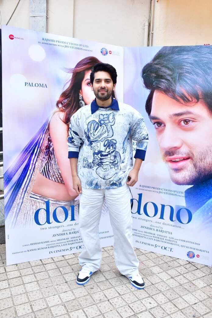 Sunny Deol, Rajveer Deol, Paloma Thakeria, Karan Deol at Dono trailer launch