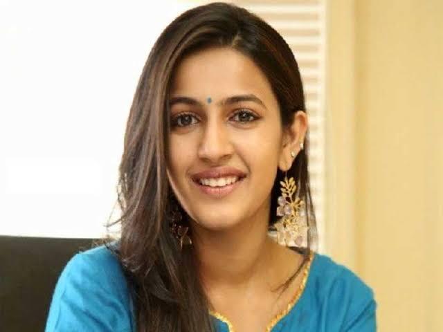 29 साल की इस हसीना का शादी के 2 साल बाद हुआ तलाक, मोहमाया छोड़ भगवान की आराधना में हुईं लीन 