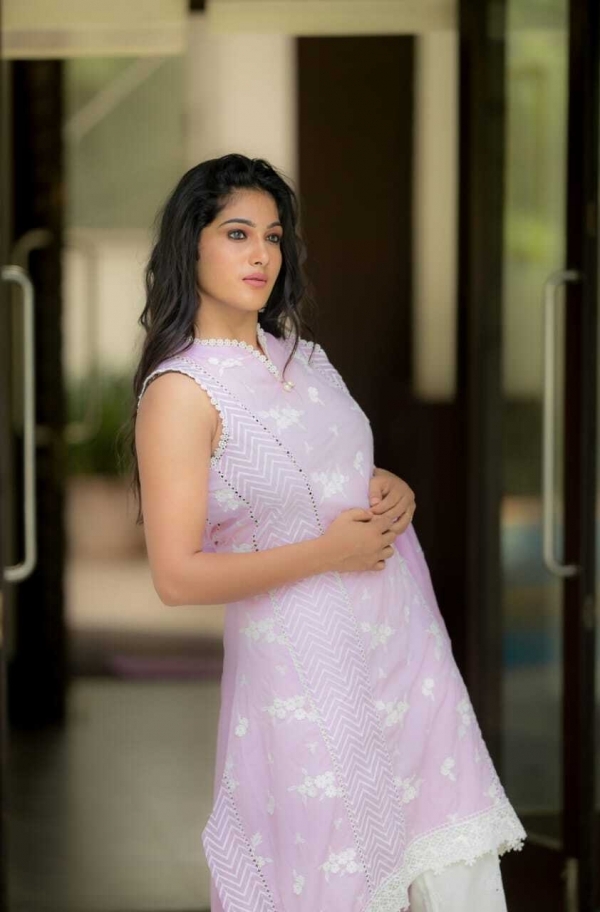 ತಮಿಳು ನಟಿ ಅದ್ವಿಕಾ ರಾಮ್ ಗ್ಲಾಮರಸ್ ಚಿತ್ರಗಳು