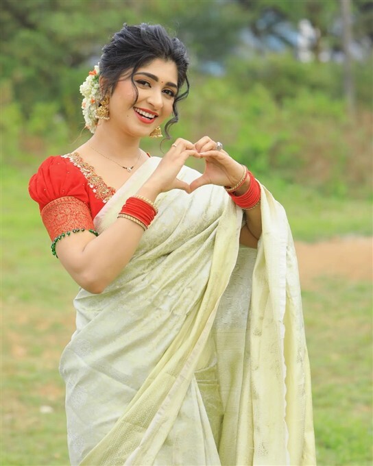 ನಟಿ ಅದಿತಿ ಪ್ರಭುದೇವ ಈ ಸೀರೆ ಲುಕ್‌ಗಳಲ್ಲಿ ನಿಮಗ್ಯಾವುದು ಇಷ್ಟ..? ಫೋಟೋಸ್ ನೋಡಿ
