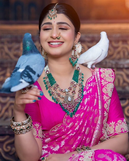 ನಟಿ ಅದಿತಿ ಪ್ರಭುದೇವ ಈ ಸೀರೆ ಲುಕ್‌ಗಳಲ್ಲಿ ನಿಮಗ್ಯಾವುದು ಇಷ್ಟ..? ಫೋಟೋಸ್ ನೋಡಿ
