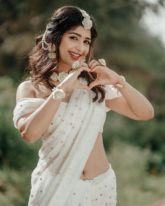 ನಟಿ ಅದಿತಿ ಪ್ರಭುದೇವ ಈ ಸೀರೆ ಲುಕ್‌ಗಳಲ್ಲಿ ನಿಮಗ್ಯಾವುದು ಇಷ್ಟ..? ಫೋಟೋಸ್ ನೋಡಿ