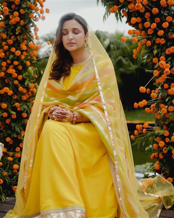 ಬಳೆ ಶಾಸ್ತ್ರದ ಫೋಟೋಗಳನ್ನು ಹಂಚಿಕೊಂಡ ನಟಿ ಪರಿಣಿತಿ ಚೋಪ್ರಾ