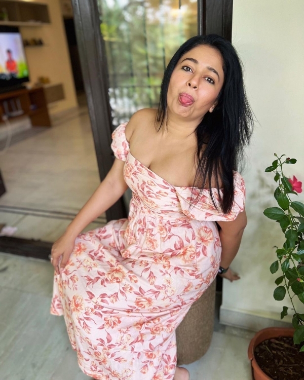 ಮುಂಬೈ ಬೆಡಗಿ ಪೂನಂ ಬಾಜ್ವಾ ಬಿಂದಾಸ್ ಚಿತ್ರಗಳು