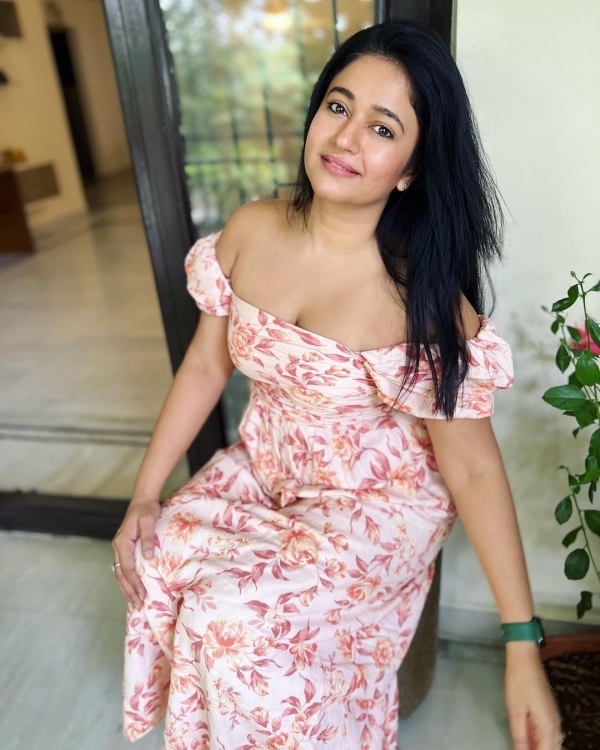 ಮುಂಬೈ ಬೆಡಗಿ ಪೂನಂ ಬಾಜ್ವಾ ಬಿಂದಾಸ್ ಚಿತ್ರಗಳು