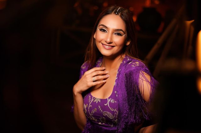 Ragini Dwivedi: 'ನವರಾತ್ರಿ' ಸಂಭ್ರಮದಲ್ಲಿ ಸೀರೆಯುಟ್ಟು ಮಿಂಚಿದ ರಾಗಿಣಿ