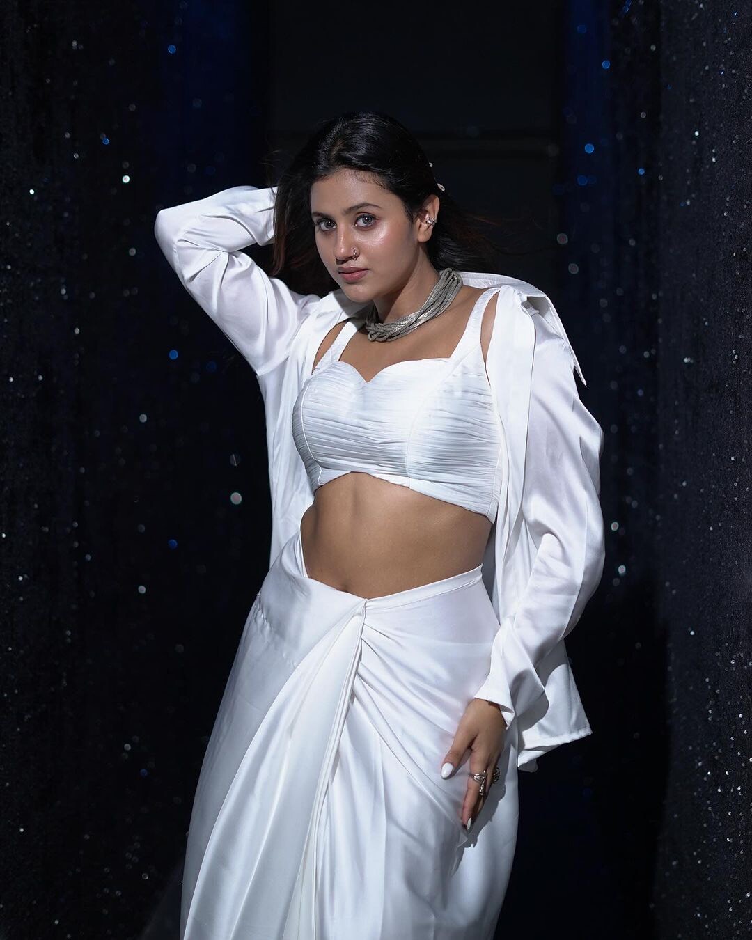 Anjali Arora के लुक के दीवाने हुए फैन्स, तस्वीरें देख आंहें भरने पर हुए मजबूर 