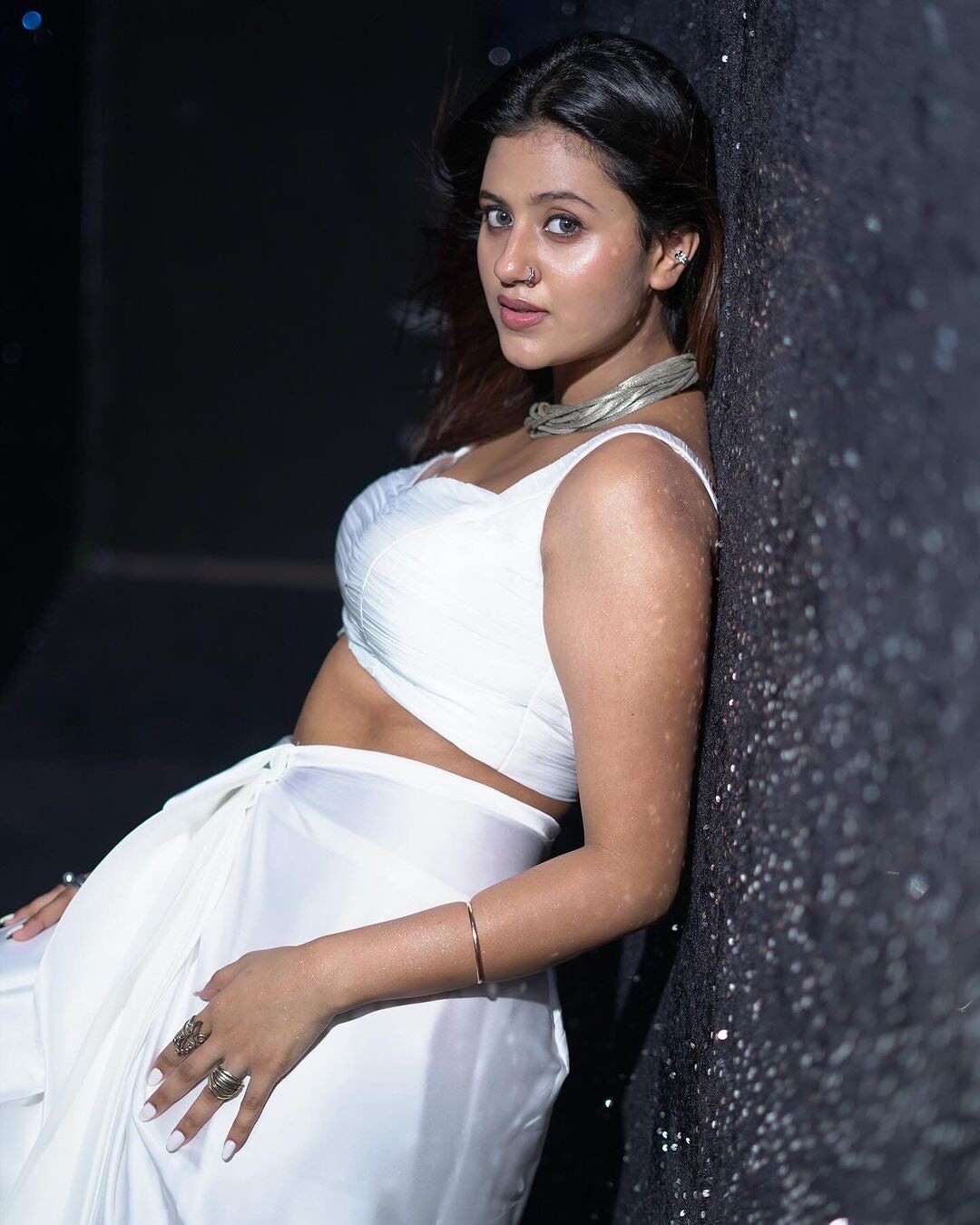 Anjali Arora के लुक के दीवाने हुए फैन्स, तस्वीरें देख आंहें भरने पर हुए मजबूर 