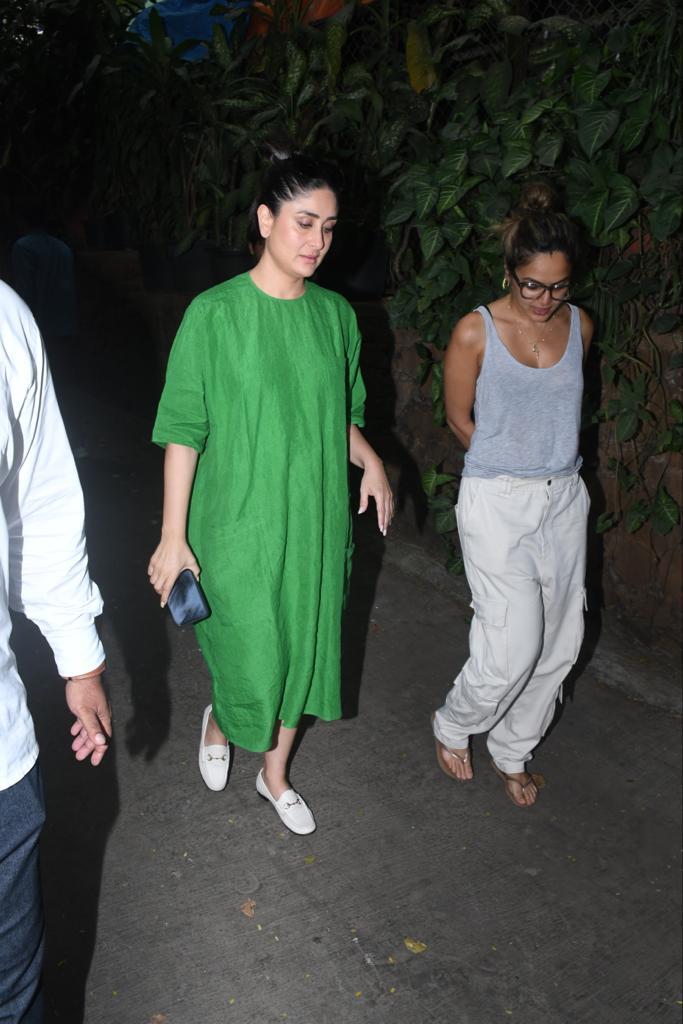 Kareena Kapoor को मुंबई की सड़कों पर किया गया स्पॉट, ड्रेस देख लोगों ने कहा- 'अस्पताल के कपड़े पहन लिए' 