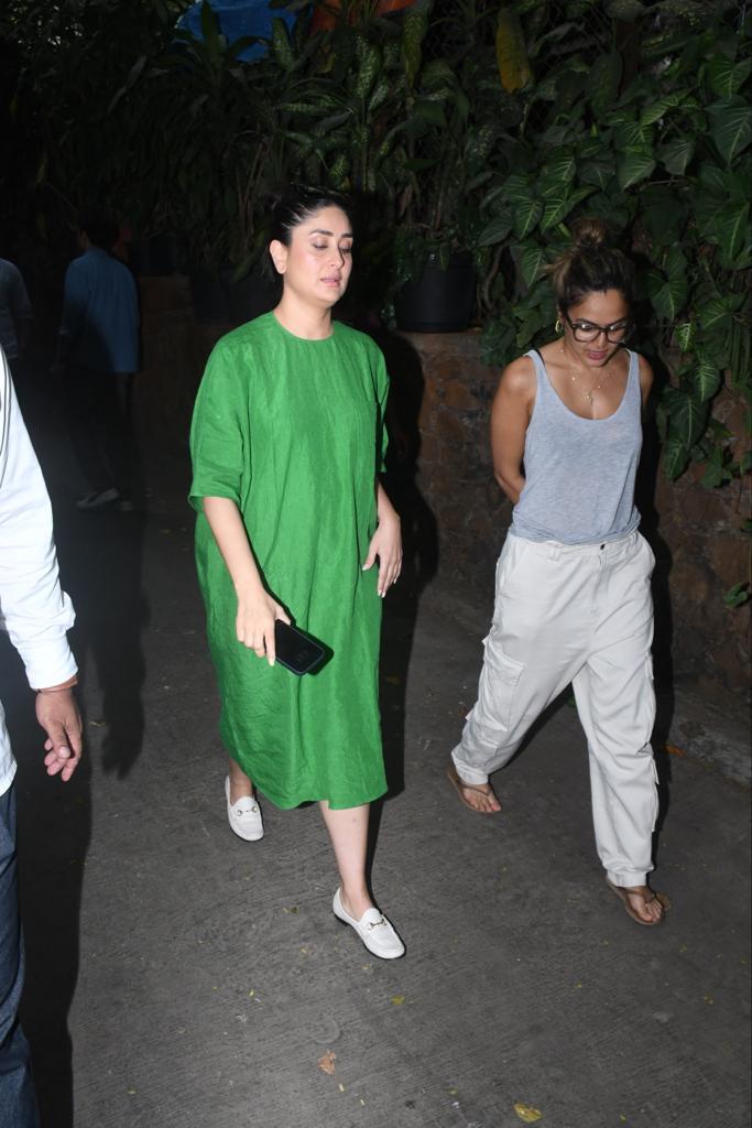 Kareena Kapoor को मुंबई की सड़कों पर किया गया स्पॉट, ड्रेस देख लोगों ने कहा- 'अस्पताल के कपड़े पहन लिए' 