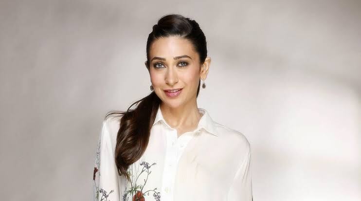 जब Karishma Kapoor ने हीरो को किया किस, तो सामने बैठी एक्ट्रेस की मां का आया ऐसा रिएक्शन 
