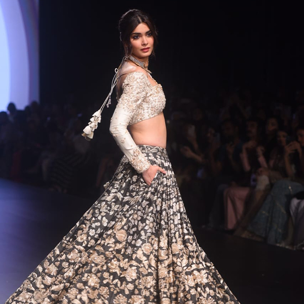 Lakme Fashion Week 2023: Diana Penty Mesmerizes in Paulmi & Harsh's Rooh Collection, Blending Tradition and Modernity with Flair