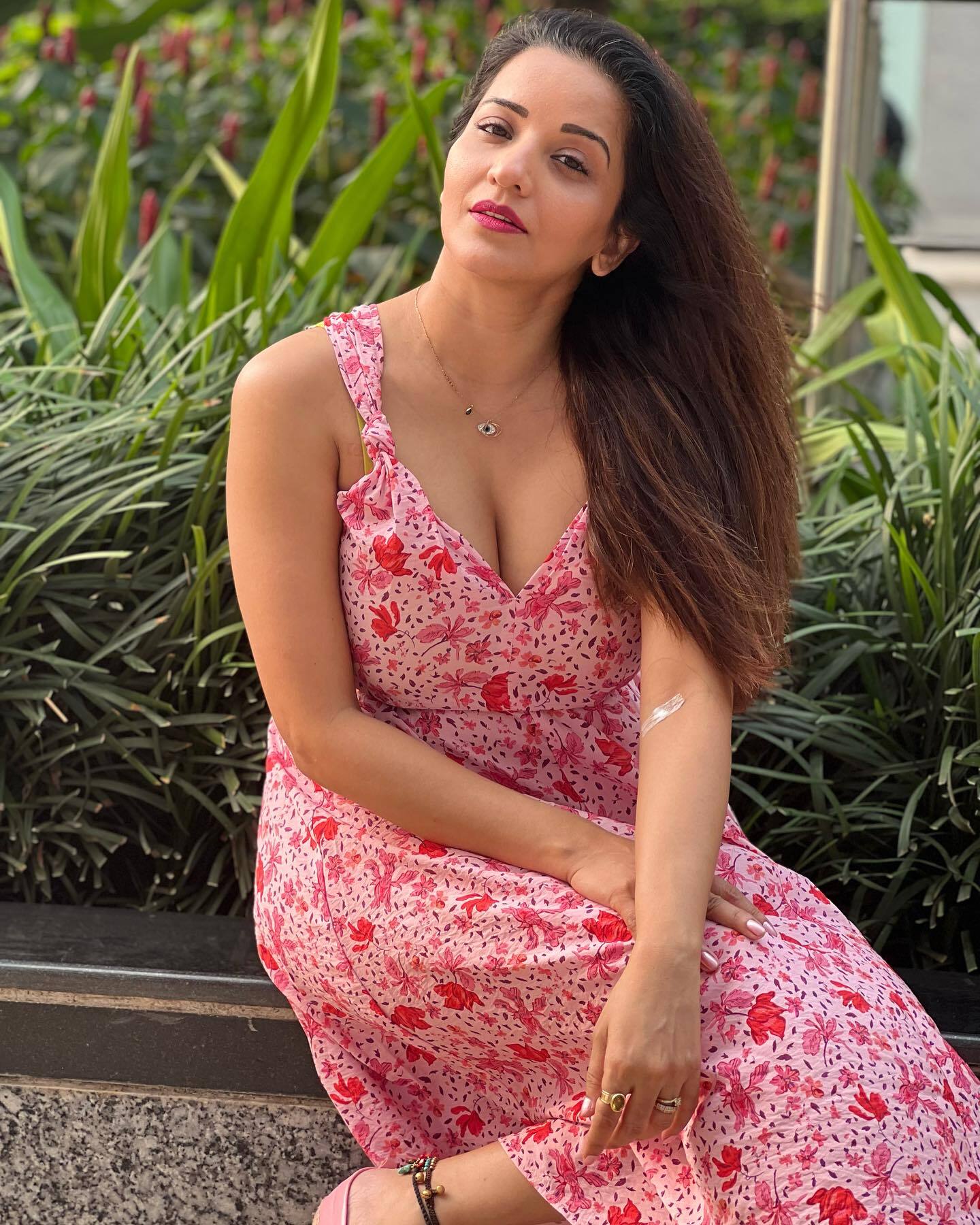 Monalisa की खूबसूरती पर दिल हार बैठे फैंस, लुक देख पिघल जाएगा दिल 
