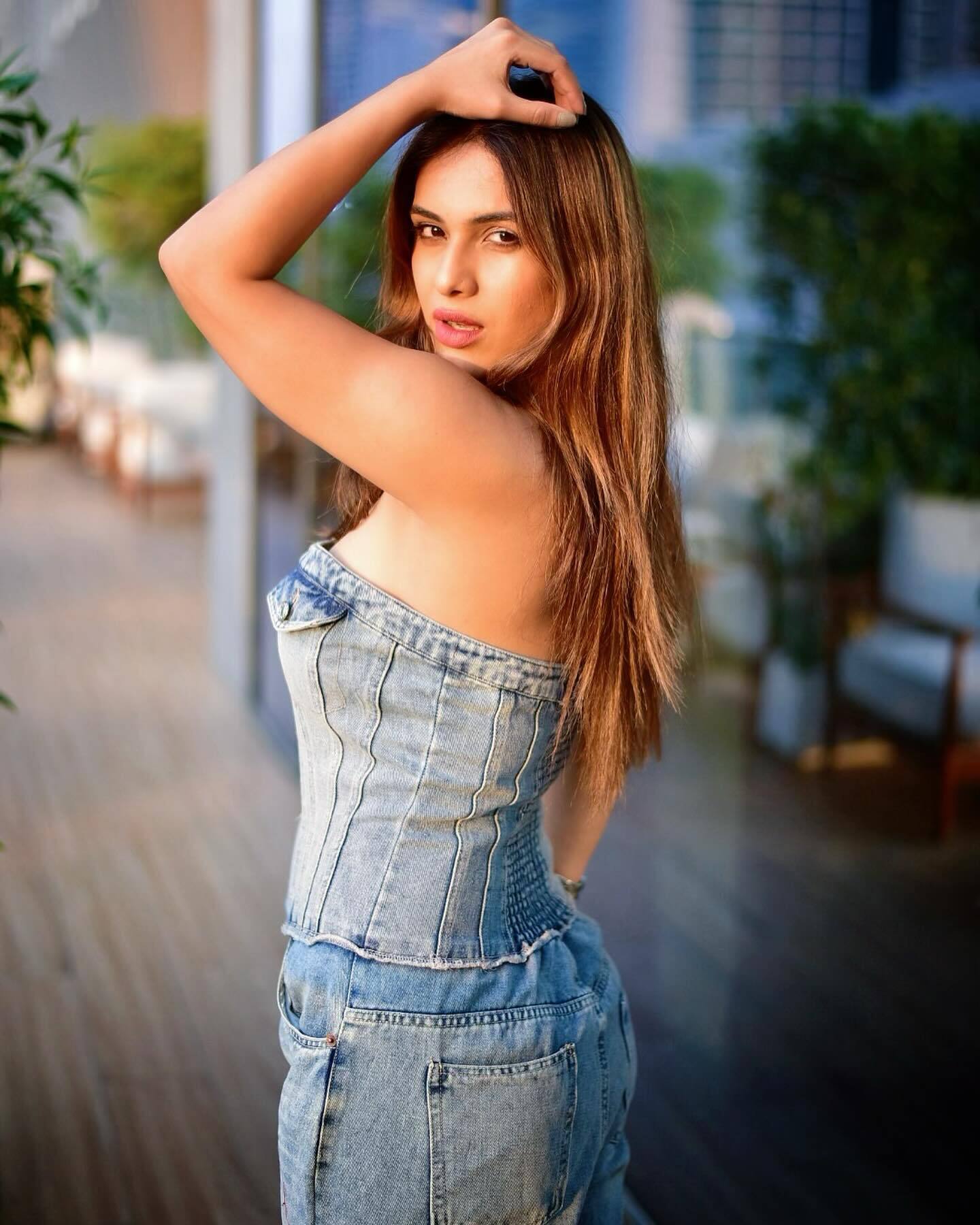 Neha Malik ने डेनिम जंपसूट में बढ़ाई फैन्स की दिल की धड़कन, सोशल मीडिया पर वायरल हो रहा लुक 