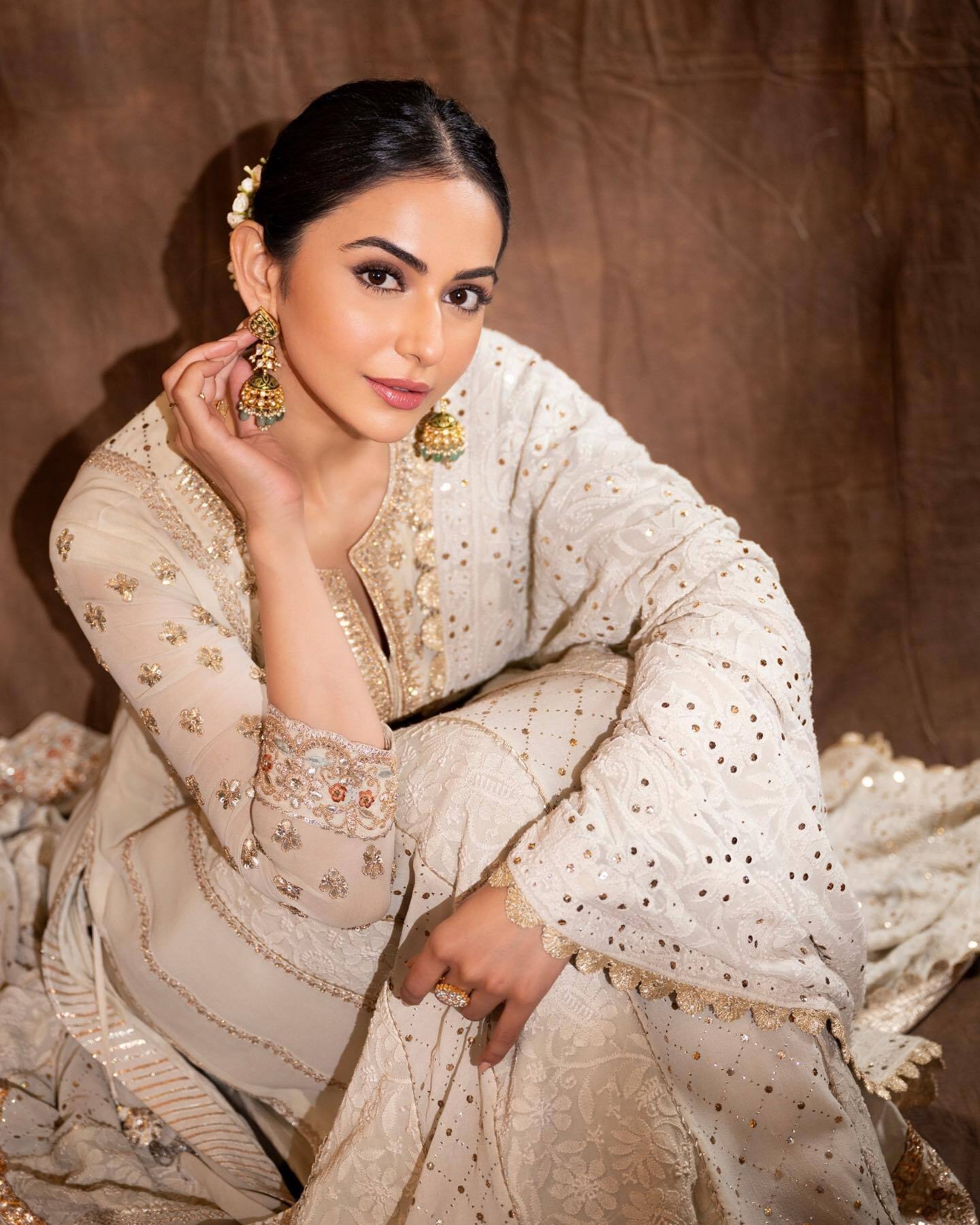 Rakul Preet Singh ने देसी लुक में फैंस का धड़काया दिल, हसीना की सादगी पर हुए फ़िदा 
