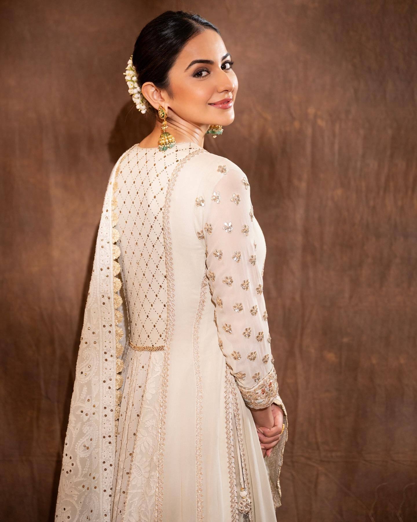 Rakul Preet Singh ने देसी लुक में फैंस का धड़काया दिल, हसीना की सादगी पर हुए फ़िदा 