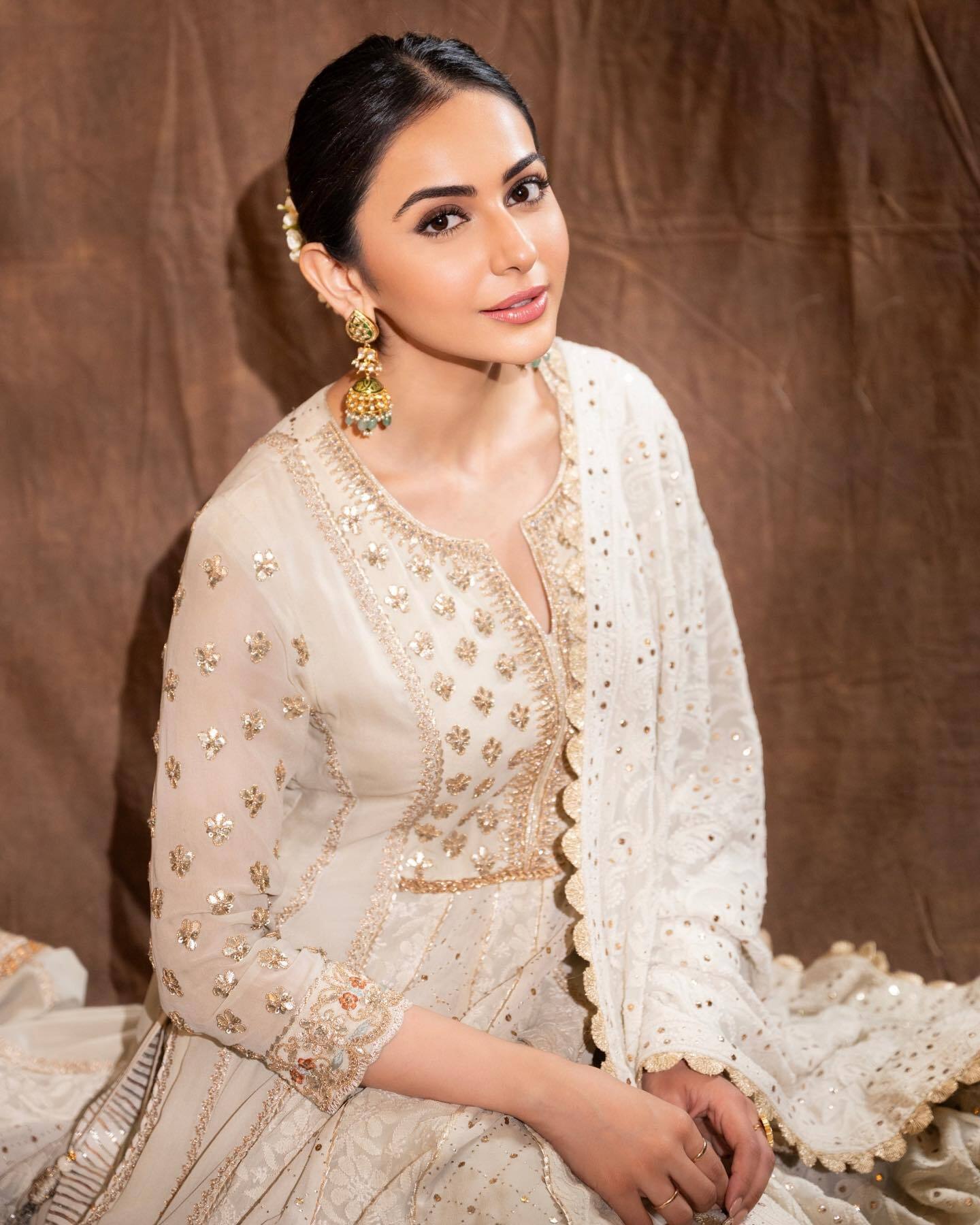 Rakul Preet Singh ने देसी लुक में फैंस का धड़काया दिल, हसीना की सादगी पर हुए फ़िदा 