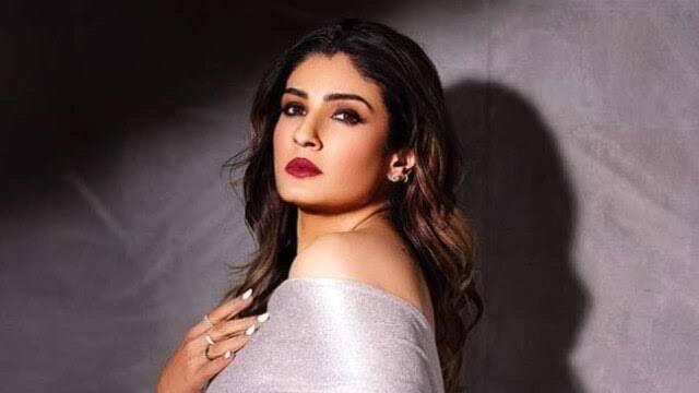 ज़ब Raveena Tandon के साथ बूढ़े आदमी ने बस मे की थी गंदी हरकत, एक्ट्रेस हो हुई थी शर्मिंदगी महसूस