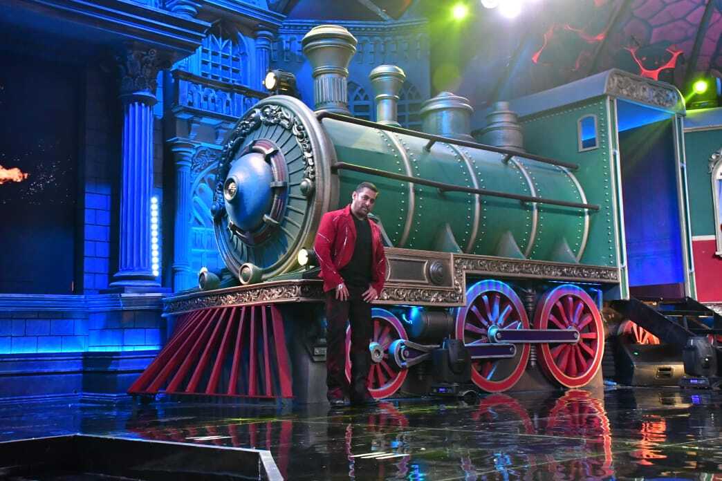 Salman Khan On The Set Of Bigg Boss Season 17