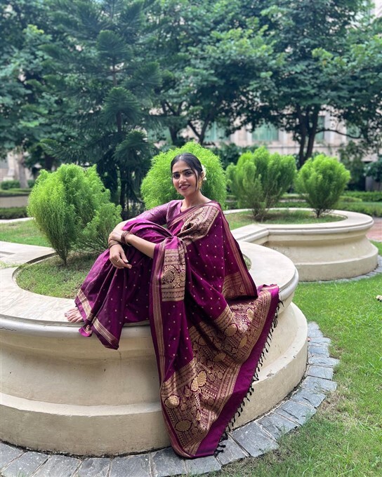 ಕೈಗೆ ಮೆಹಂದಿ, ತಲೆಗೆ ಮಲ್ಲಿಗೆ ಮುಡಿದು ಕಣ್ಮನ ಸೆಳೆದ ಸಪ್ತ ಸಾಗರದಾಚೆ ಎಲ್ಲೋ ನಟಿ ರುಕ್ಮಿಣಿ ವಸಂತ್