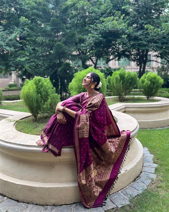 ಕೈಗೆ ಮೆಹಂದಿ, ತಲೆಗೆ ಮಲ್ಲಿಗೆ ಮುಡಿದು ಕಣ್ಮನ ಸೆಳೆದ ಸಪ್ತ ಸಾಗರದಾಚೆ ಎಲ್ಲೋ ನಟಿ ರುಕ್ಮಿಣಿ ವಸಂತ್
