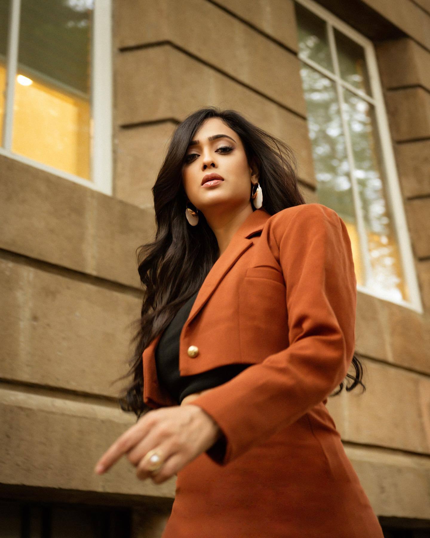 Shweta Tiwari का ऐसा लुक देख फैंस का ज़ोरों से धड़क उठा दिल, 43 साल की उम्र में भी फिगर है लाजवाब